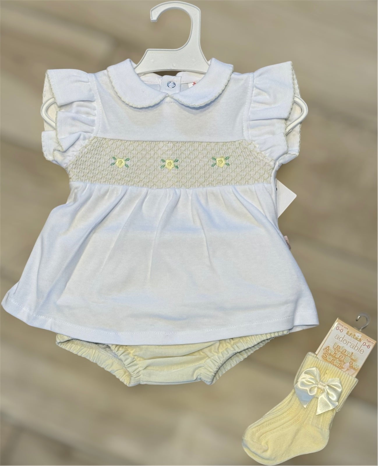 Baby girls lemon and white smocked jam set