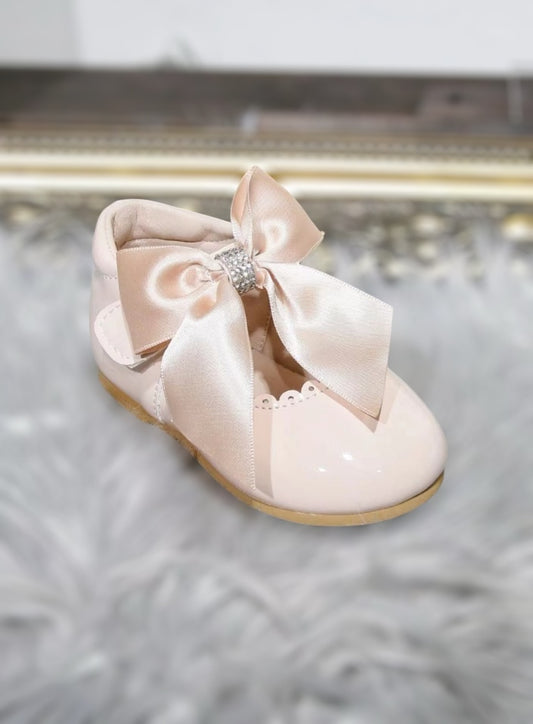 Beige bow hard sole shoes