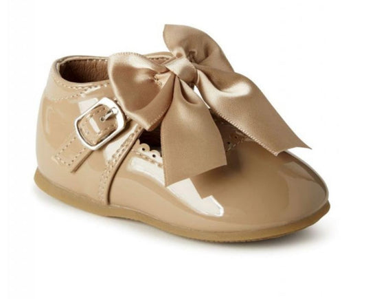 Camel hard sole shoe with bow